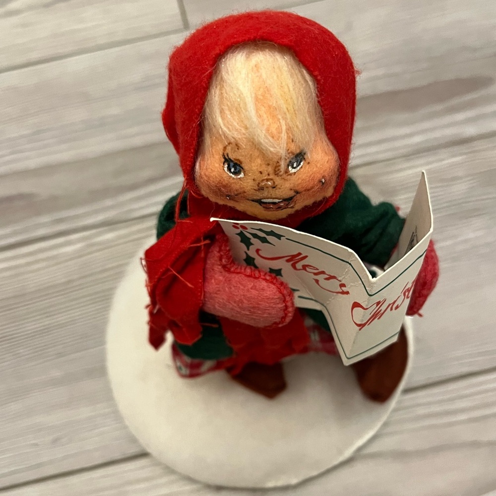 Annalee Christmas Caroler Girl